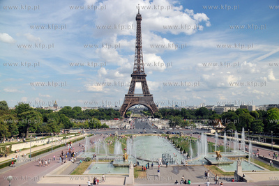 Wieza Eiffla w Paryzu widok z placu Trocadero
03.08.2010
Fot....