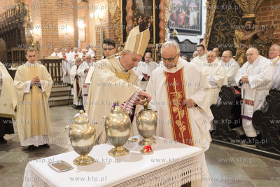 Pelplin. Msza Swieta Krzyzma w Wielki Czwartek w Bazylice...