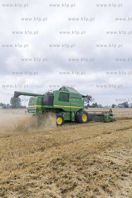 Żniwa we wsi Lignowy w powiecie Tczewskim na Kociewiu.
30.07.2019...
