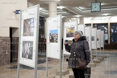 Dworzec Podmiejskie w Gdyni. Wystawa fotograficzna...