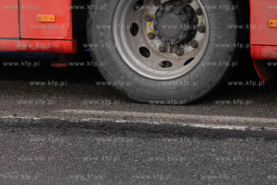 Suchaninoi. Interwencujne łatanie dziur w drodze po...