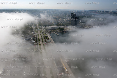 Gdynia we mgle 19.05.2009 fot. Kacper Kowalski / KFP...
