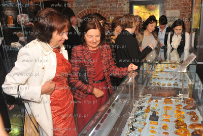 Spotkanie Prezydentow Grupy Wyszehradzkiej. Zony prezydentow...