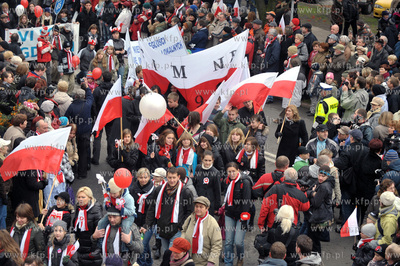 Parada Niepodleglosci w Gdansku na rogu ul. Podwale...