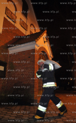 Wezbrane na skutek gwaltownej odwilzy i opadow deszczu...