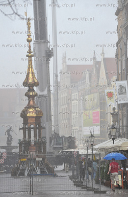 Gwaltowana burza, ktora przeszla nad Gdanskiem uniemozliwila...