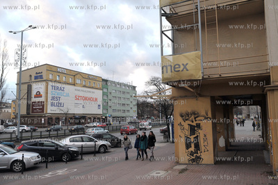 Wyburzanie dawnego Domu Towarowego PDT a obecnie Galerii...