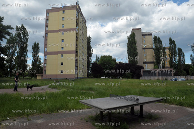 Gdansk Dolne Miasto. Plac zabaw i stol do tenisa stolowego...