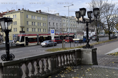 Gdańsk Wrzeszcz. Aleja Gruwaldzka i tramwaj widziane...