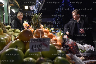 Świąteczne zakupy na Hali Targowej w Gdańsku. Zewnętrzne...