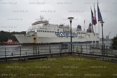 Port Gdański w Nowym Porcie. Prom Polskiej Żeglubi...