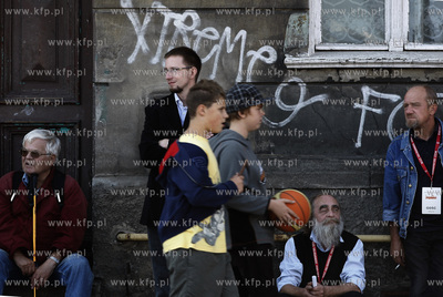 Gdansk. Plac Solidarnosci. Uroczysta msza sw. z okazji...