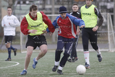 Gdansk Zaspa. Pilkarski turniej dzikich druzyn Do przerwy...