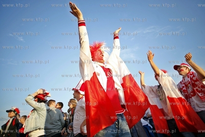 Gdansk. Mistrzostwa europy w pilce noznej. Kibice ogladaja...
