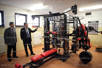 Przekazanie atlasu do cwiczen dla sopockiej policji....