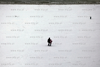 Sopot. Widok z latarni morskiej na plaze.
21.02.2013
fot....