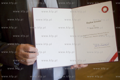 Bogdan Oleszek z dyplomem za Najpiękniejszy Podświetlony...