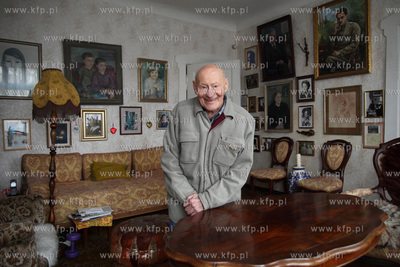 Jerzy Dybicki (ur. 19 lipca 1923 w Baranowiczach) -...