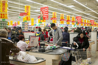 Oficjalne otwarcie hipermarketu Auchan przy ul. Kołobrzeskiej...