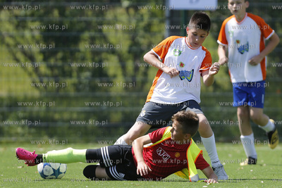 Gdansk Zaspa. Pilkarski turniej dzikich druzyn Do przerwy...