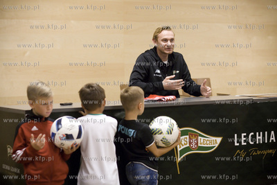 Zwiedzanie Stadionu Energa Gdańsk z piłkarzem Lechii...