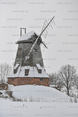 Zima na Żuławach. Wiatrak w Palczewie. 16.01.2021...
