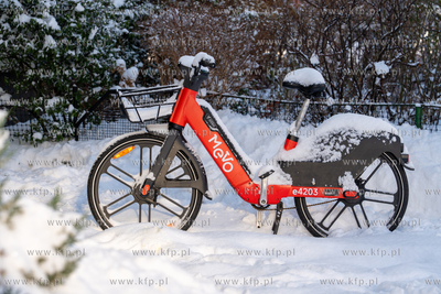 Zima w Gdańsku. Morena. Zasypane śniegiem rowery...