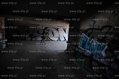 Przejscie podziemna prowadzace pod Wezel Kliniczna....