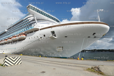 Wycieczkowiec Emerald Princess jest najwiekszym statkiem...