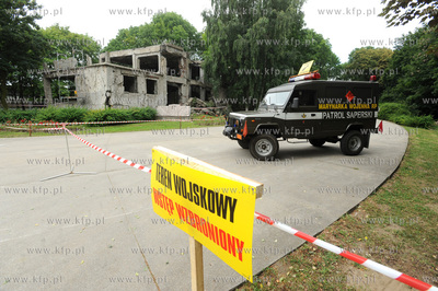Westerplatte, Gdansk. Saperzy Marynarki Wojennej poszukuja...