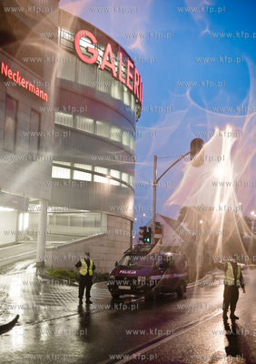 Gdansk Wrzeszcz. Ewakuacja Centrum Hadlowego Galeria...