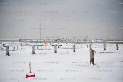 Gdynia. Zima w porcie jachtowym. Niskie temperatury...