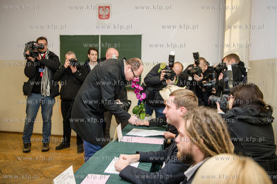 Obwodowa Komisja Wyborcza Nr 39 w Zespole Szkol Lacznosci...