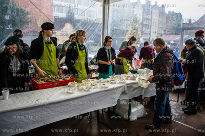 Gdansk. Targ Weglowy. XXIII Wigilia dla ubogich, samotnych...