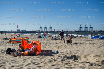 Gdansk. Letni wypoczynek na plazy miejskiej Stogi....
