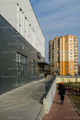 Gdansk. Chelm. Nowo powstaly kompleks handlowo - uslugowy...
