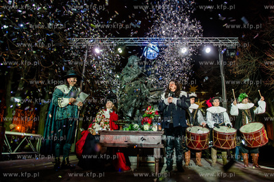 Gdansk. Zieleniec przy pomniku Jana Heweliusza. Widowisko...