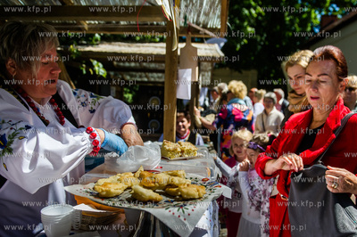 Gdansk. Oliwa. Plac przed Katedra Oliwska.X edycja...