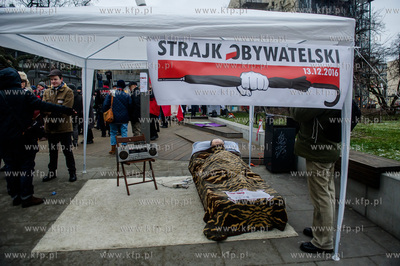 Gdynia. Strajk Obywatelski Komitetu Obrony Demokracji...