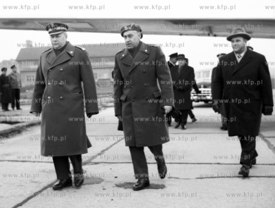 Przyjazd generala na gdanskie lotnisko we Wrzesczu....