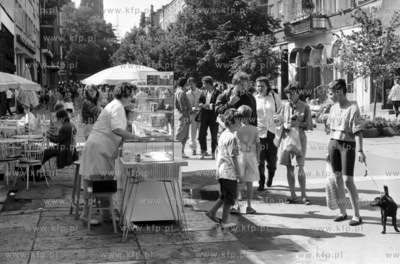 Mala gastronomia na ul. Bohaterow Monte Cassino w Sopocie....