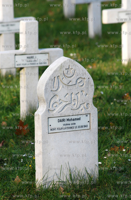 Wojskowy Cmentarz Francuski przy Powstancow Warszawskich...