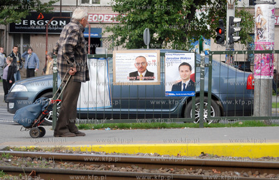 Plakaty wyborcze Jaroslawa Walesy i Jerzego Borowczaka...