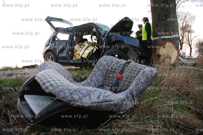 Wypadek na drodze miedzy Koscieliczkami a Tralewem...