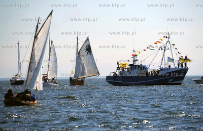 Morska Pielgrzymka Rybakow na lodziach na odpust sw....