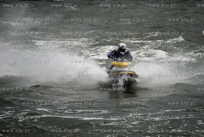 Mistrzostwa Polski Skuterow Wodnych przy molo w Brzeznie...