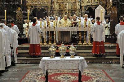 Msza krzyzma w katedrze pelplinskiej,pod przewodnictwem...
