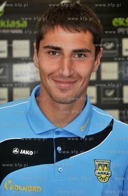 Trener Arki Gdynia Dariusz Pasieka przedstawil na konferencji...