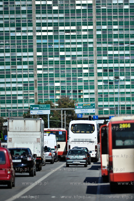 Korki na ulicach Gdanska przed obchodami 30 lecia solidarnosci....