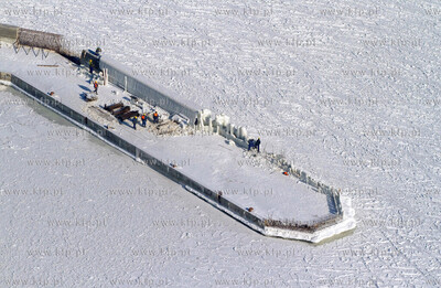 Zdjecia lotnicze zamarznietej Zatoki Gdanskiej. Nz....